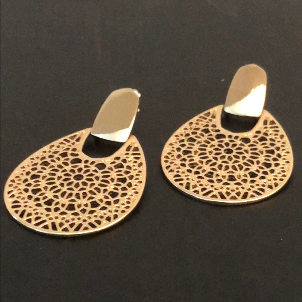 GOLDTONE MODERN DESIGN DANGLING EARRINGS